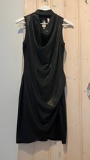Neckholder-Kleid - super sexy - körperumspielender, fließender  Stoff - schwarz