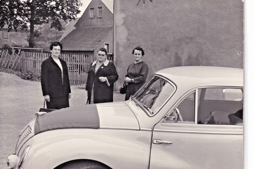 Foto drei frauen oldtimer - frauen,