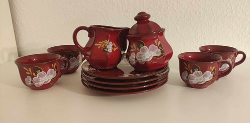 Rotes keramikgeschirr retro - rotes,