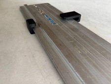 Führungsschienenhalter