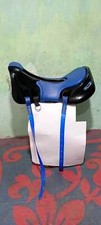 Endurance C Stuhl / Sattel aus Synthetik - Farbe Schwarz mit Blau.
