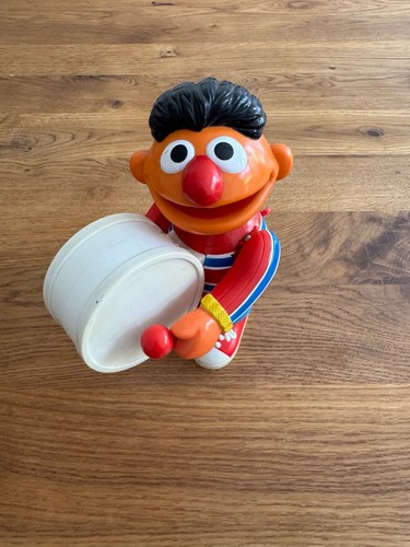 Vintage ernie mit trommel - ernie,