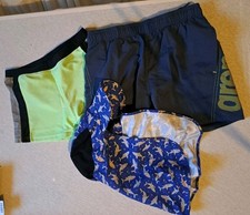 Jungen Badehosen und Mütze