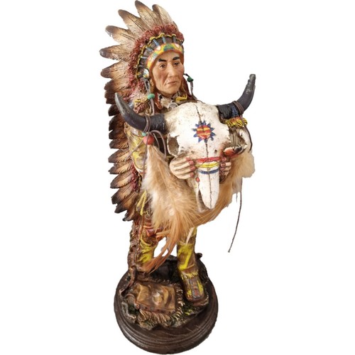 Stehender indianer hält - stehender,