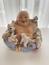 lachender Budda mit Kindern