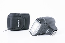Nikon Speedlight SB-400 Blitz
