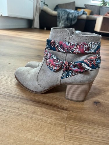 Stiefeletten - , in
