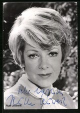 AK Schauspielerin Ruth Leuwerik mit ernstem Blick, mit original Autograph 