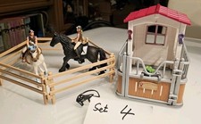 Schleich... Pferdebox + 2