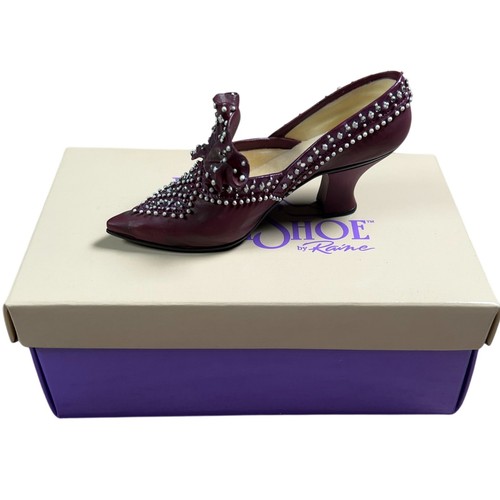 Just the right shoe - just, raine