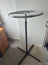 Laden Kleiderständer