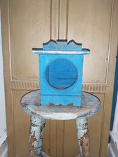 INDISCHER LACKIERTER SCHRANK