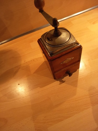 Schöne alte kaffeemühle - alte,