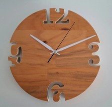 Wanduhr Durchmesser 30 cm aus