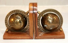 Buchstützen, Messing auf Teakholz, Globus