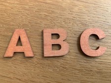 104 Stück Buchstaben aus Holz