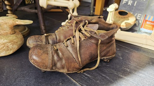 Antike fußballschuhe um - fußballschuhe,