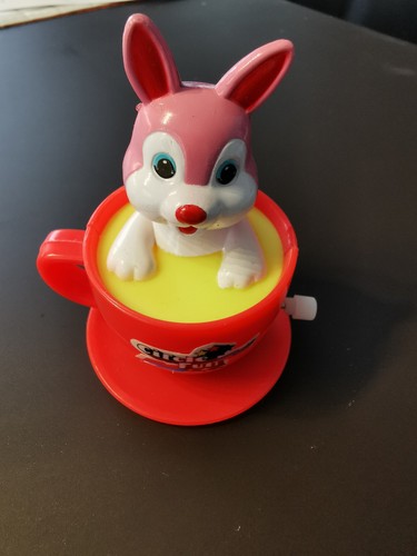 Aufziehfigur hase tasse - in,
