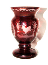 Rubinglas Balustervase, Überfangglas, jagdliches Schliffdekor, Böhmen