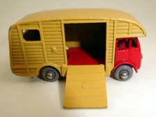 Matchbox RW 35A Horse Box rot