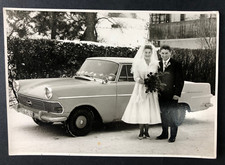 AK  orig. Foto als Postkarte - Opel Olympia P2 1962 mit Hochzeitspaar - ungel.