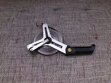 Stahlmaßband auf Alu-Dreieck-Schrägrahmen