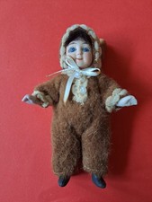 Antike Porzellanpuppe mit