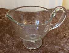 Sauciere Glas, Soßenkanne mit Ausguss auf Fuß (948)