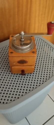 Alte kaffeemühle mit - alte,