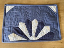 Tischset  42x28 cm. Handarbeit Nähen. Blau. Muster Dresdner Teller