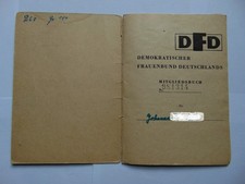 DDR DFD Mitgliedsbuch mit Marken von 1950 bis 1961 und 1972
