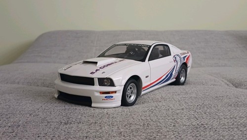 Autoart ford mustang - autoart,