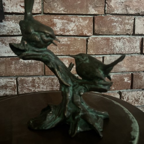 Zaunkönig auf baum bronze - baum,