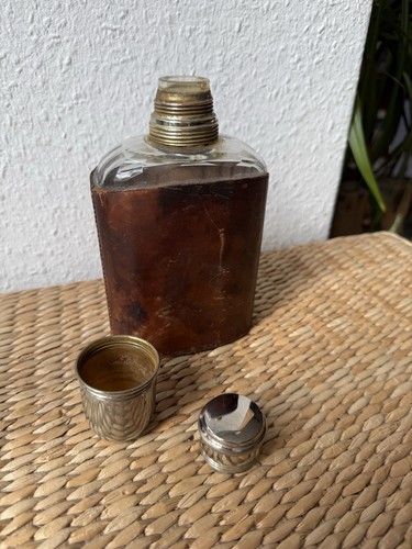 Antiker flachmann aus glas mit - flachmann,