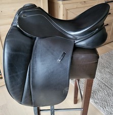 Dressursattel Pfiff Amaretto schwarz 18" KW 2 **neuwertig**