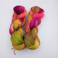 (9,90€/100 g) Sockenwolle 4 fach handgefärbt Färbung Polar Light 7 Neon Farben