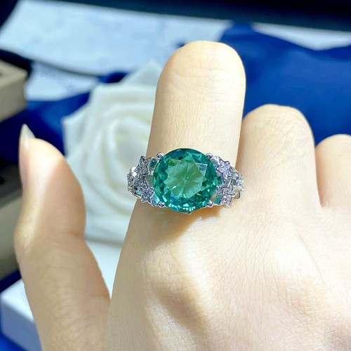 Verstellbarer ring mit grünem - ring,