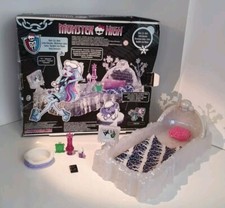 Monster High Abby Bomonable Bominierbare Todmüde Bett 2012+ OVP Y0403