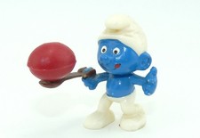 Diorama Eierlaufschlumpf mit Löffel und rotem Ei