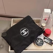 Schwarze bauschige Make-up-Tasche, Clutch, Kosmetiktasche Chanel Beauty  für VIP