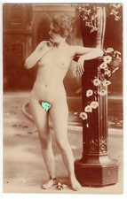 7) Nackte Frau weiblicher Akt