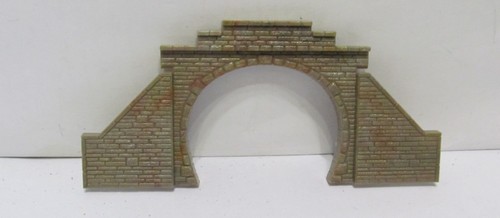 Spur tunnelportal - spur, n,