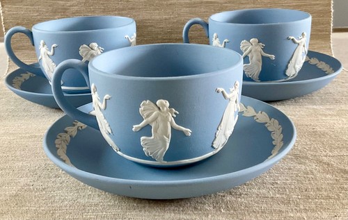 Drei schöne wedgwood blaue - drei,