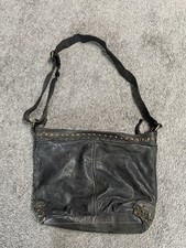 Handtasche Leder Nieten