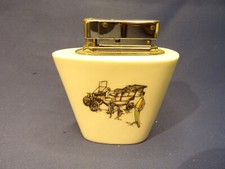 Schönes altes Benzin Tischfeuerzeug in Chrome mit Porcellan Mantel Top Zustand