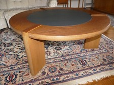 Wohnzimmertisch, Holz mit zentraler Granitplatte