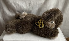 Plüschtier Hund liegend