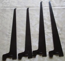 4 St. Regalträger, von Spur