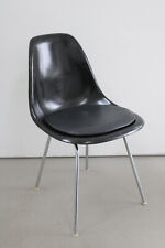Charles Eames Fiberglas Sidechair in schwarz black H Base Herman Miller