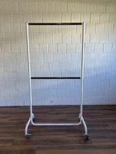 Stabiler Kleiderständer aus Metall weiß chrom Textilständer